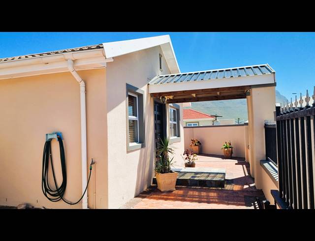 3 BEDROOM FREESTANDING RENTED IN MUIZENBERG